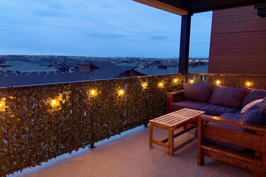 Bright Luxe Condo, Ac, Top Floor, King Bed, Balcony! Едмънтън Екстериор снимка